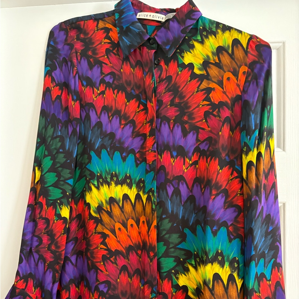 ALICE + OLIVIA- Willa Printed Feather Women's Button-Up Blouse. Size XS. - Picture 3 of 16